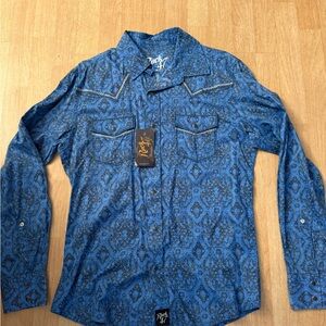 Long sleeve dress shirt